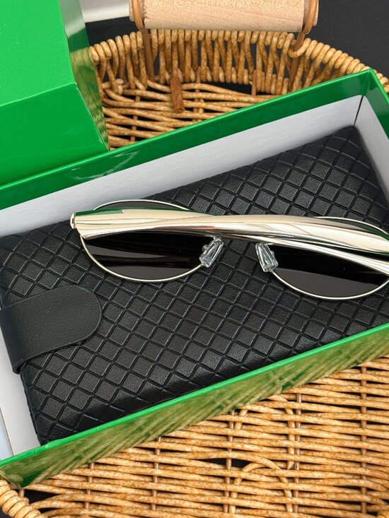 Bottega Veneta BV1386S Oval Sunglasses Silver Frame main image 4